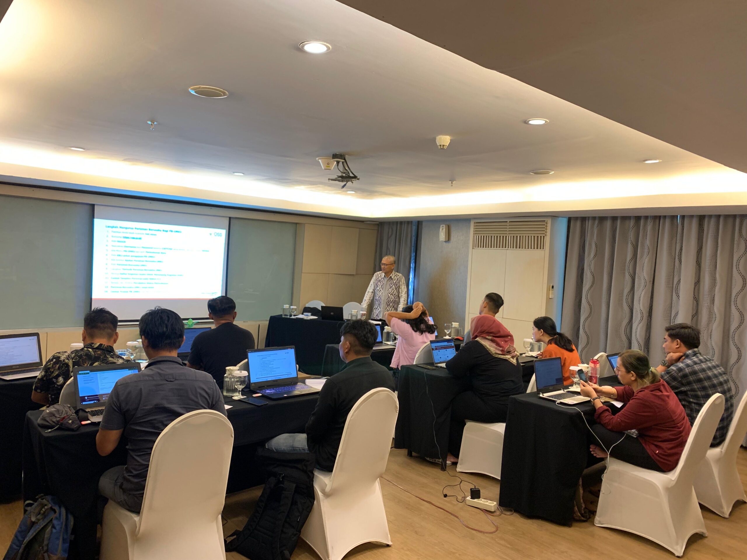 Training Comprehensive HRIS (Human Resources Information System)